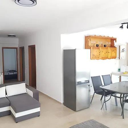 Vadim 2 Brooms Apartment